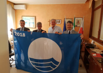 Cirò Marina riceve la 18^ Bandiera Blu per le spiagge più belle e incontaminate di “Punta Alice”, “Madonna di Mare” e “Cervara”